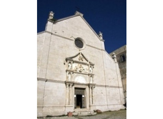 Santa Maria a mare:
l'abbazia si fa fortezza
